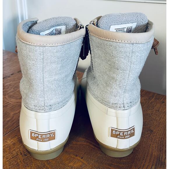 Women's Sperry Saltwater Wool Duck Boots, Size 5 - Picture 4 of 5